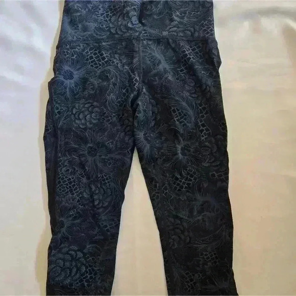 Women’s Lululemon Train Times Crop 17” Size 6 Nouveau Mach Blue Black - Picture 10 of 10